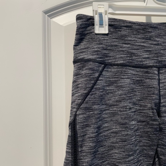 Victoria Secret Sport Size Large Knockout Crop Leggings - Picture 5 of 5